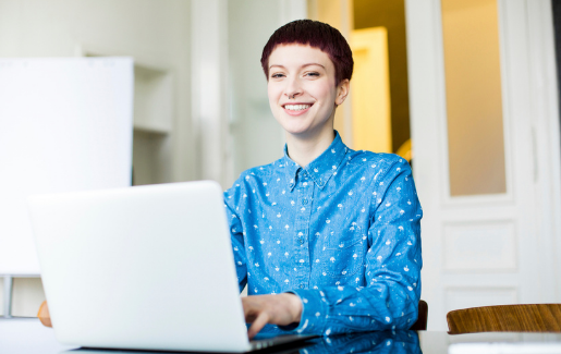 A happy and confident IT pro and the words 10 qualities for the help desk