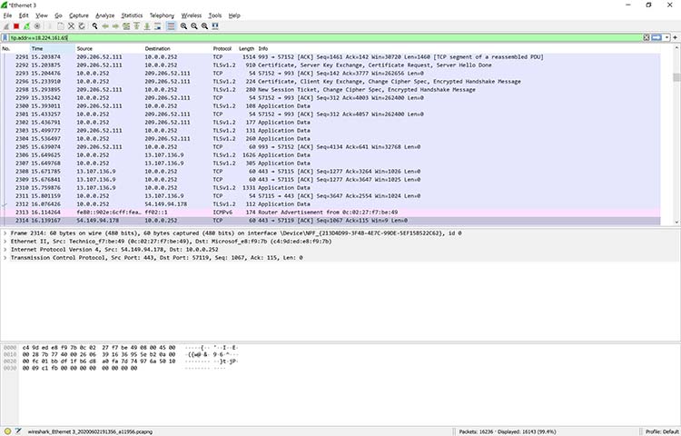 Una captura de pantalla que muestra cómo filtrar una dirección IP específica en Wireshark