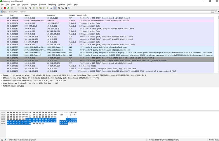 Una captura de pantalla que muestra Wireshark capturando paquetes
